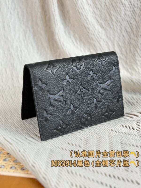 God Factory LV Wallet M63914 Passport Holder Size 10 x 14 x 2.5 cm