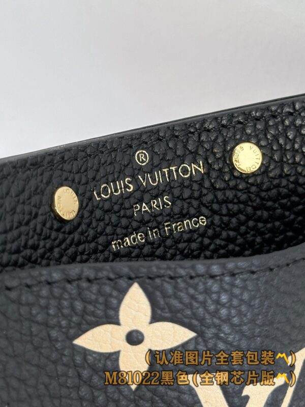God Factory LV Wallet M81022 Black Size 11 x 7.5 x 0.4 cm
