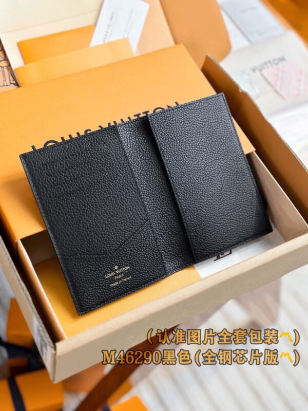 God Factory LV Wallet M46290 Passport Holder Size 10 x 14 x 2.5 cm