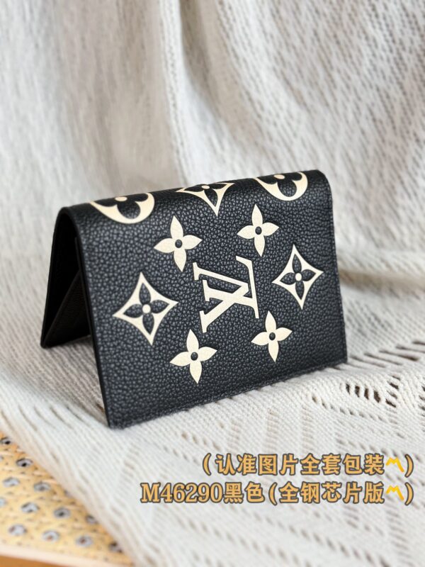God Factory LV Wallet M46290 Passport Holder Size 10 x 14 x 2.5 cm