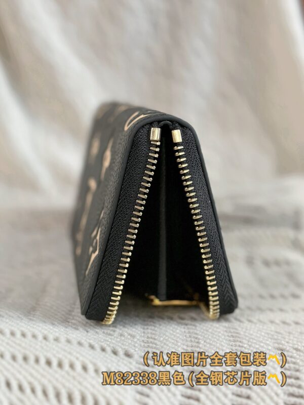 God Factory LV Wallet M82338 Black Size 20 x 9 x 2 cm