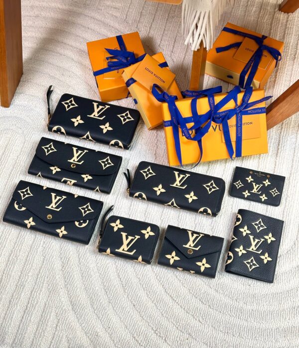 God Factory LV Wallet M69787 Black Size 11 x 8.5 x 2 cm