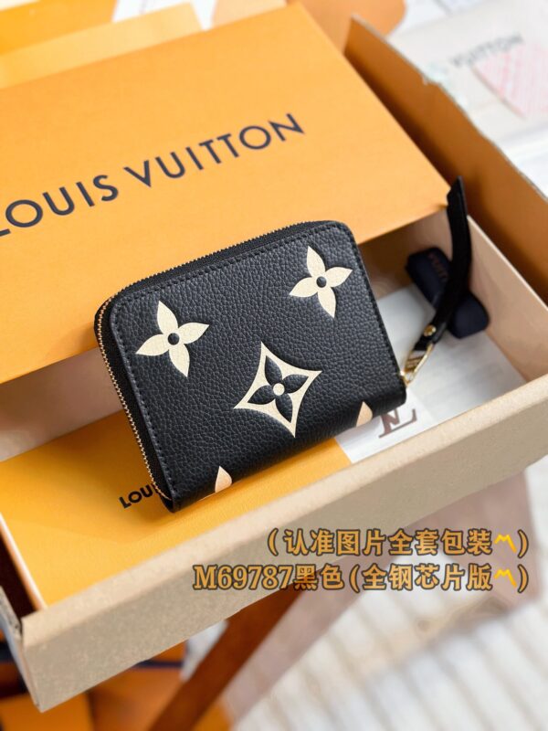 God Factory LV Wallet M69787 Black Size 11 x 8.5 x 2 cm