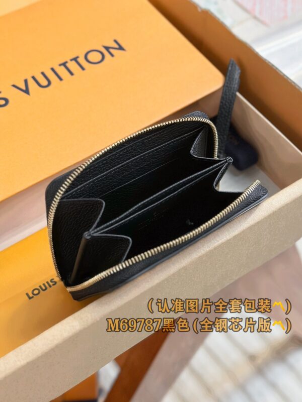 God Factory LV Wallet M69787 Black Size 11 x 8.5 x 2 cm