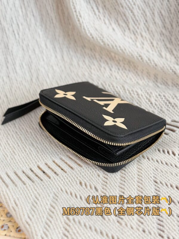 God Factory LV Wallet M69787 Black Size 11 x 8.5 x 2 cm