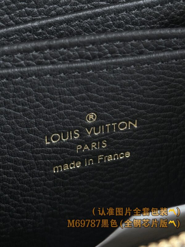 God Factory LV Wallet M69787 Black Size 11 x 8.5 x 2 cm