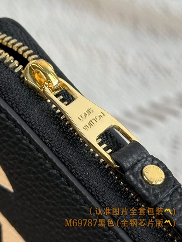 God Factory LV Wallet M69787 Black Size 11 x 8.5 x 2 cm