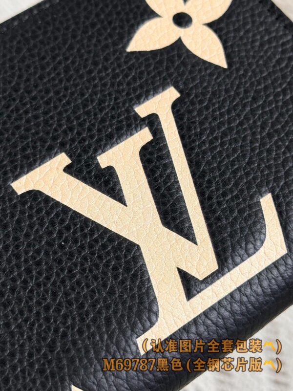 God Factory LV Wallet M69787 Black Size 11 x 8.5 x 2 cm