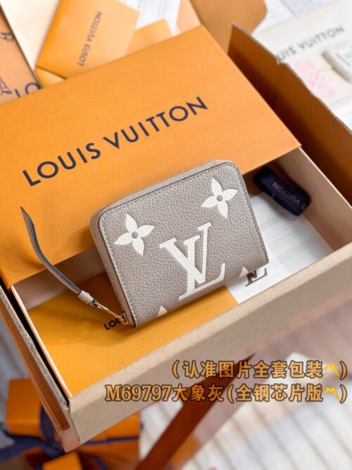 God Factory LV Wallet M69797 Grey Size 11 x 8.5 x 2 cm