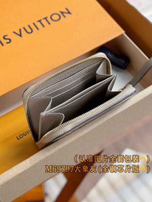 God Factory LV Wallet M69797 Grey Size 11 x 8.5 x 2 cm