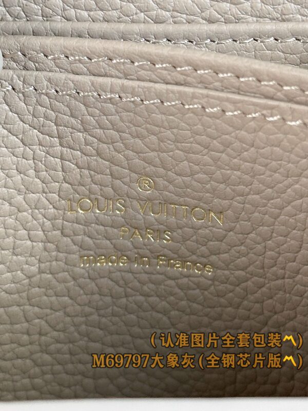 God Factory LV Wallet M69797 Grey Size 11 x 8.5 x 2 cm