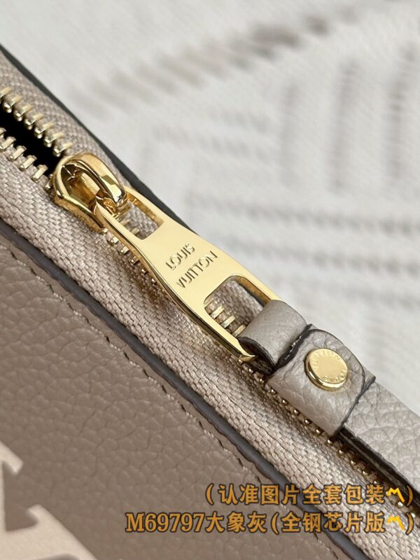 God Factory LV Wallet M69797 Grey Size 11 x 8.5 x 2 cm