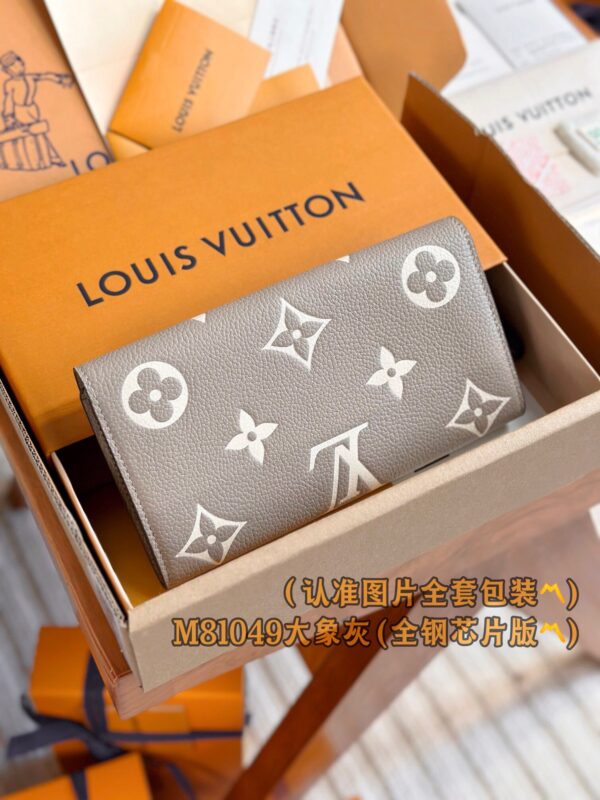 God Factory LV Wallet M81049 Grey Size 19 x 10.5 x 2 cm