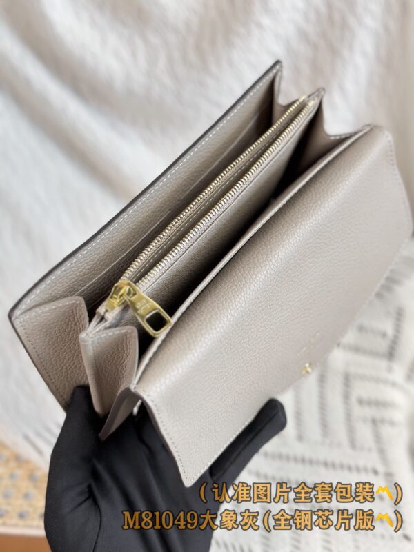 God Factory LV Wallet M81049 Grey Size 19 x 10.5 x 2 cm