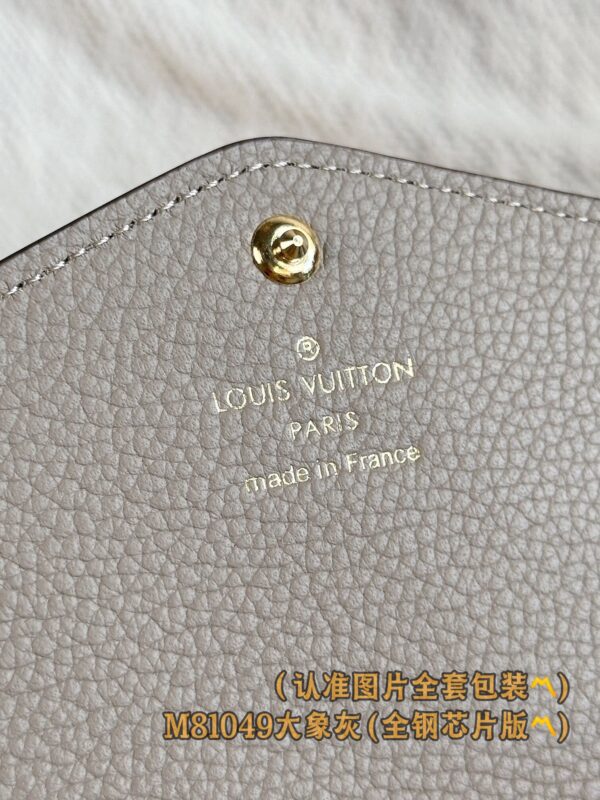 God Factory LV Wallet M81049 Grey Size 19 x 10.5 x 2 cm