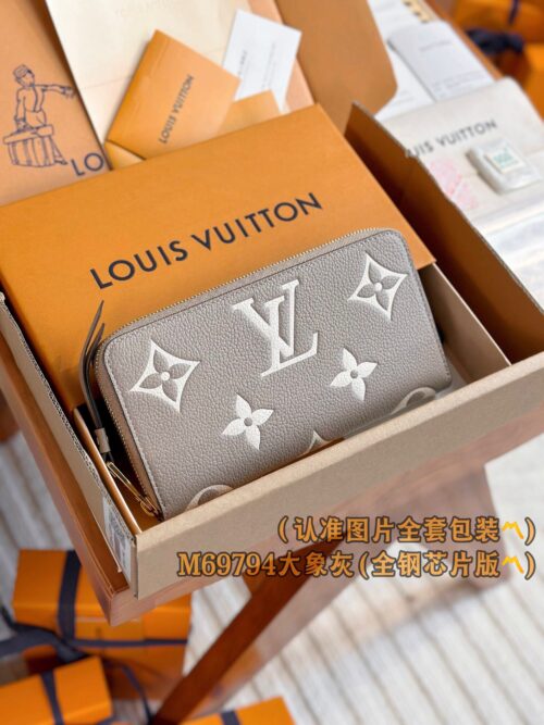 God Factory LV Wallet M69794 Grey Size 19.5 x 10.5 x 2.5 cm