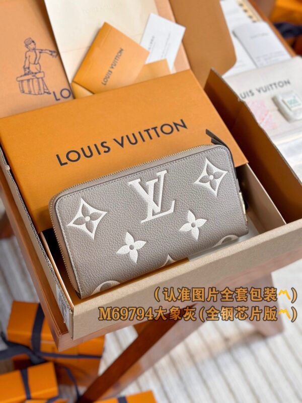 God Factory LV Wallet M69794 Grey Size 19.5 x 10.5 x 2.5 cm