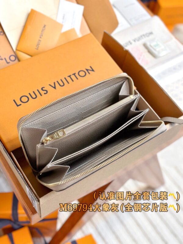 God Factory LV Wallet M69794 Grey Size 19.5 x 10.5 x 2.5 cm