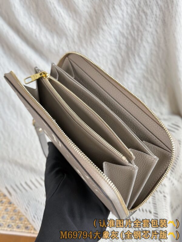 God Factory LV Wallet M69794 Grey Size 19.5 x 10.5 x 2.5 cm