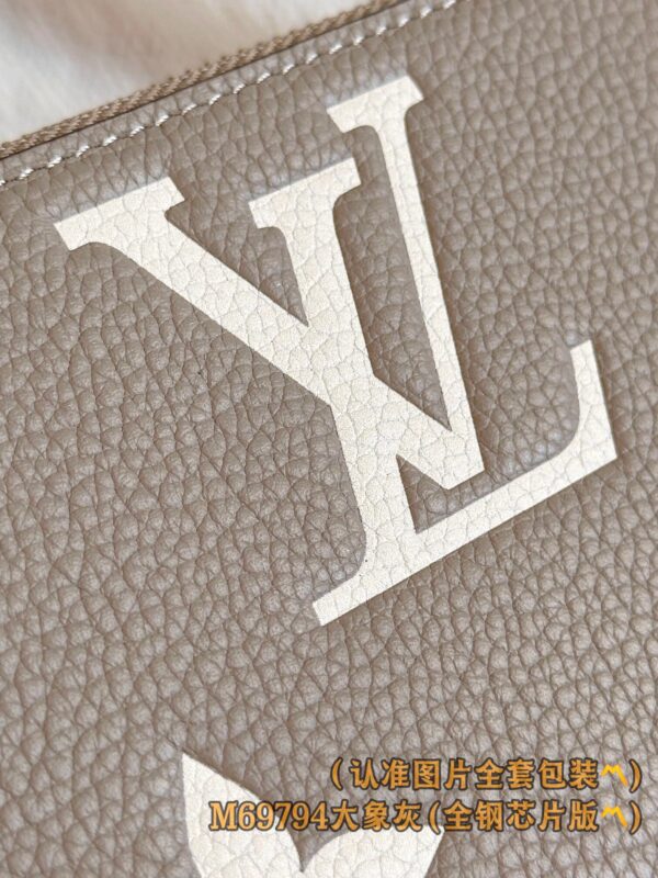 God Factory LV Wallet M69794 Grey Size 19.5 x 10.5 x 2.5 cm