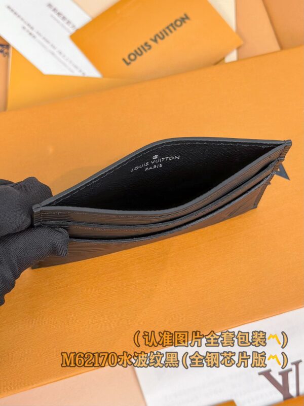 God Factory LV Wallet M62170 Card Holder Size 11 x 7 x 1.5 cm