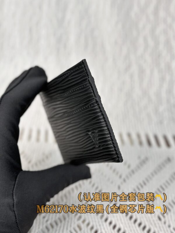 God Factory LV Wallet M62170 Card Holder Size 11 x 7 x 1.5 cm