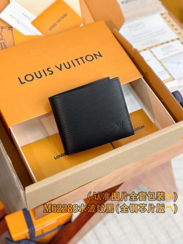 God Factory LV Wallet M62288 Water Ripples Size 11 x 9 x 2 cm