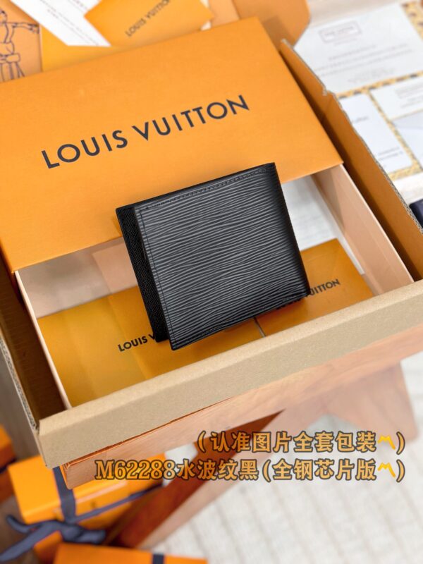 God Factory LV Wallet M62288 Water Ripples Size 11 x 9 x 2 cm