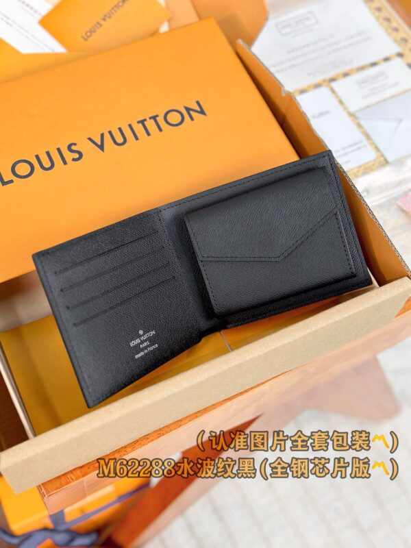 God Factory LV Wallet M62288 Water Ripples Size 11 x 9 x 2 cm