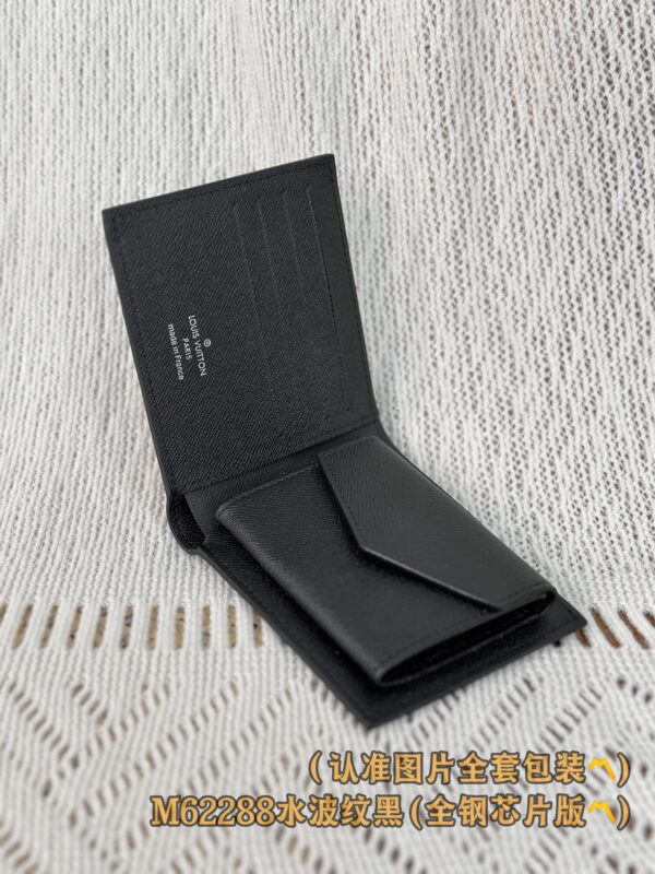 God Factory LV Wallet M62288 Water Ripples Size 11 x 9 x 2 cm