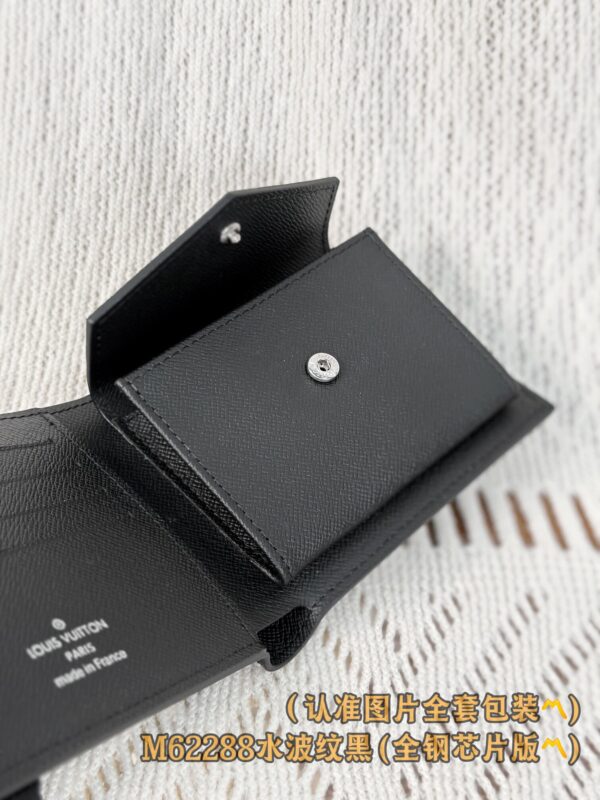 God Factory LV Wallet M62288 Water Ripples Size 11 x 9 x 2 cm