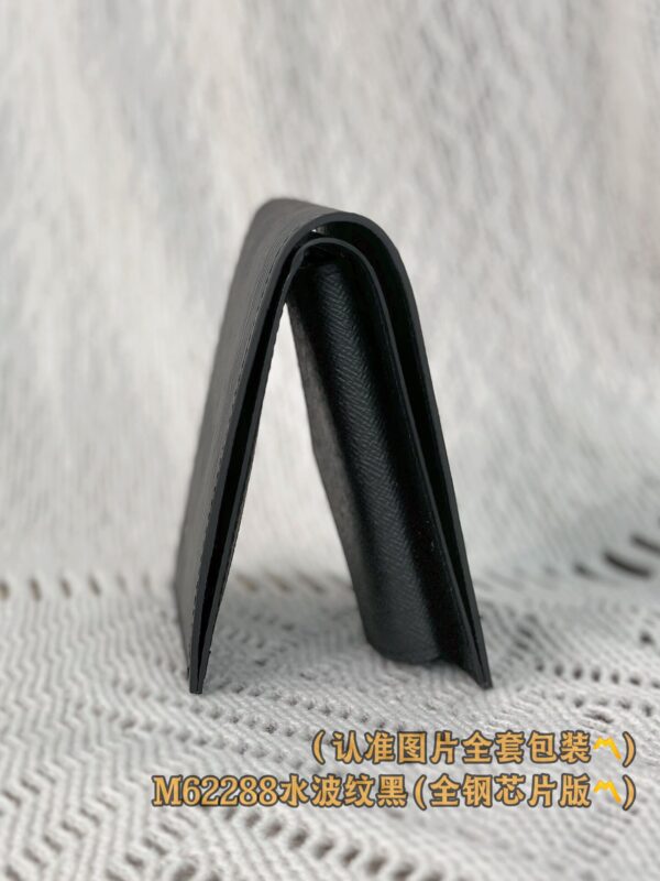 God Factory LV Wallet M62288 Water Ripples Size 11 x 9 x 2 cm