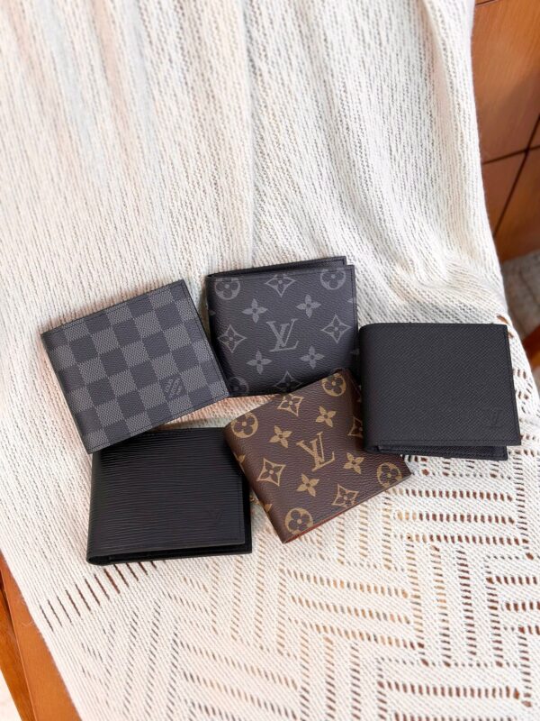 God Factory LV Wallet M62289 Cross Pattern Size 11 x 9 x 2 cm
