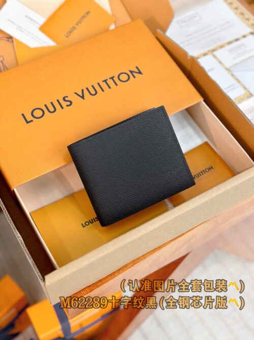 God Factory LV Wallet M62289 Cross Pattern Size 11 x 9 x 2 cm