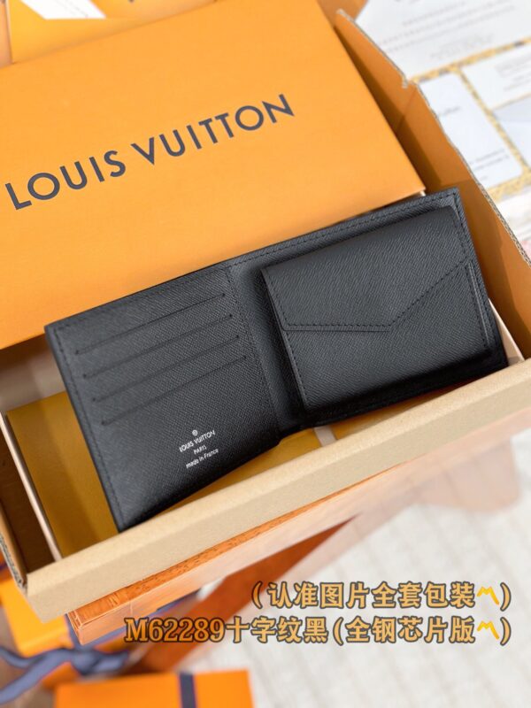 God Factory LV Wallet M62289 Cross Pattern Size 11 x 9 x 2 cm