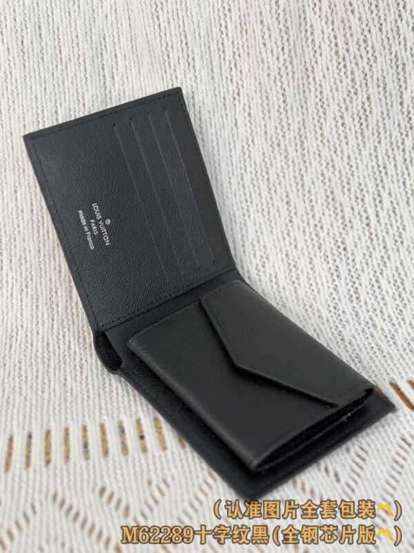 God Factory LV Wallet M62289 Cross Pattern Size 11 x 9 x 2 cm