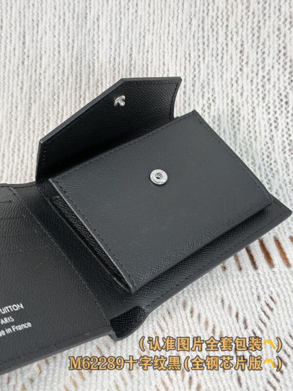 God Factory LV Wallet M62289 Cross Pattern Size 11 x 9 x 2 cm