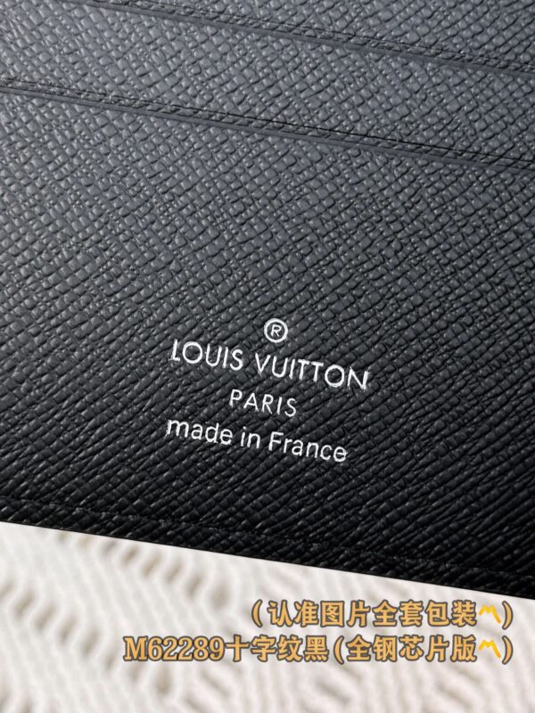 God Factory LV Wallet M62289 Cross Pattern Size 11 x 9 x 2 cm
