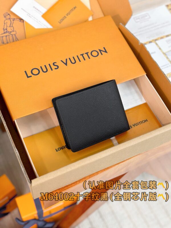 God Factory LV Wallet M64002 Cross Pattern Size 11.0 x 8.5 x 1.0 cm