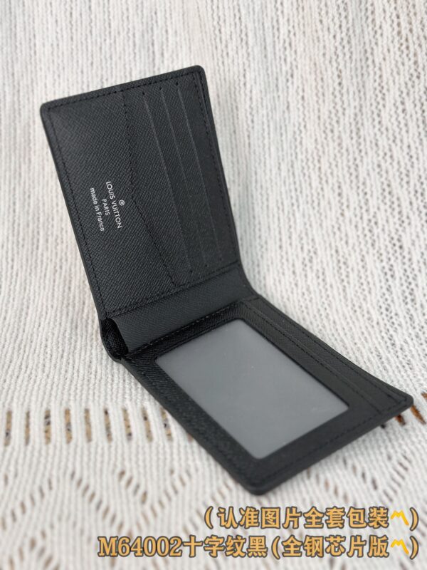 God Factory LV Wallet M64002 Cross Pattern Size 11.0 x 8.5 x 1.0 cm