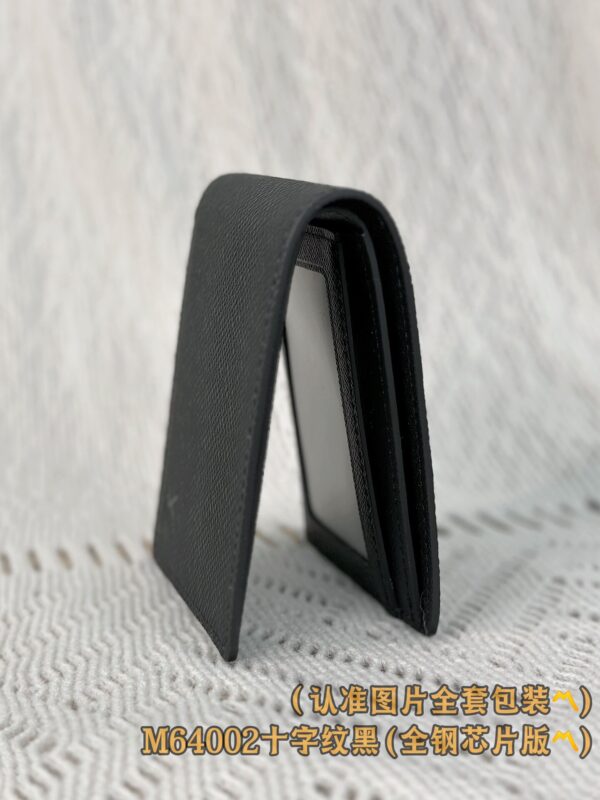 God Factory LV Wallet M64002 Cross Pattern Size 11.0 x 8.5 x 1.0 cm