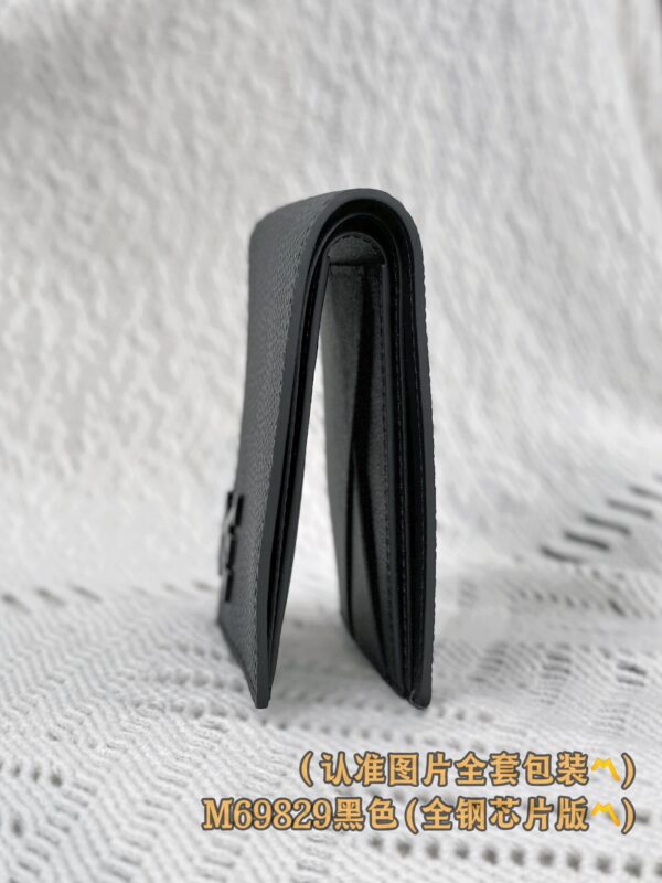 God Factory LV Wallet M69829 Black Size 11.5 x 9 x 1.5 cm