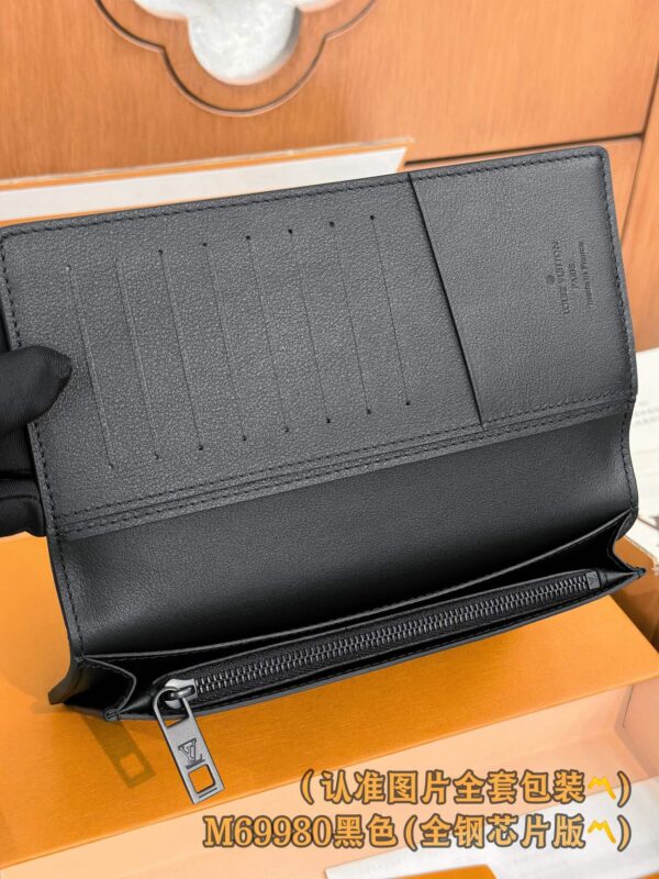 God Factory LV Wallet M69980 Black Size 10 x 19 x 2 cm