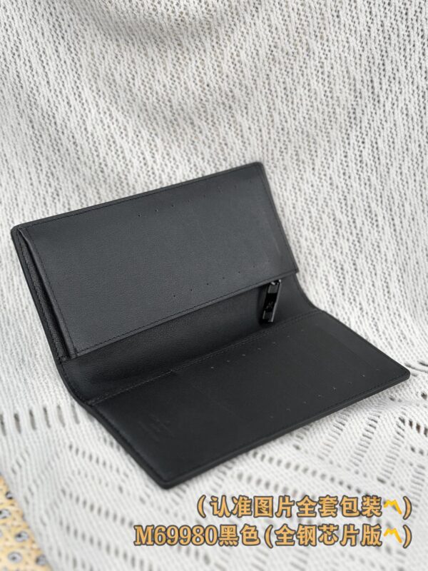 God Factory LV Wallet M69980 Black Size 10 x 19 x 2 cm