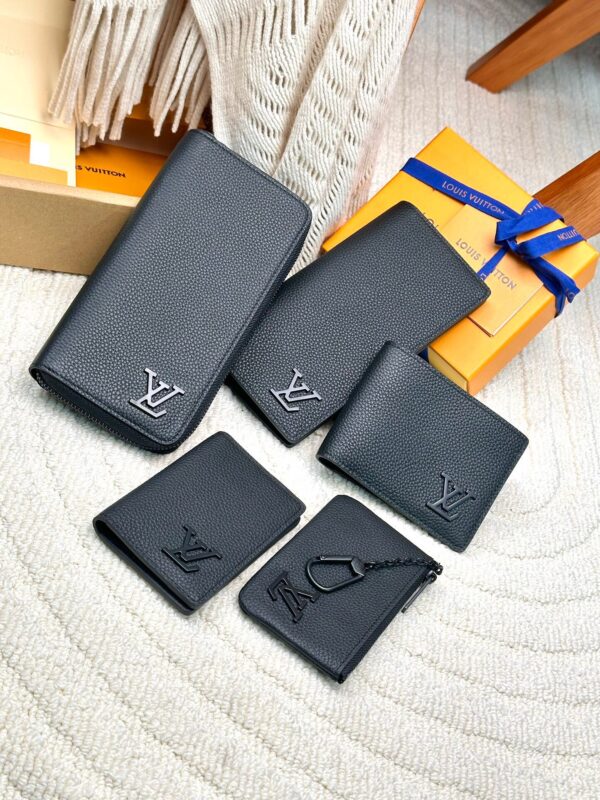 God Factory LV Wallet M81743 Black Size 10 x 20 x 2 cm