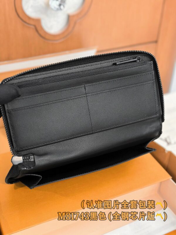 God Factory LV Wallet M81743 Black Size 10 x 20 x 2 cm