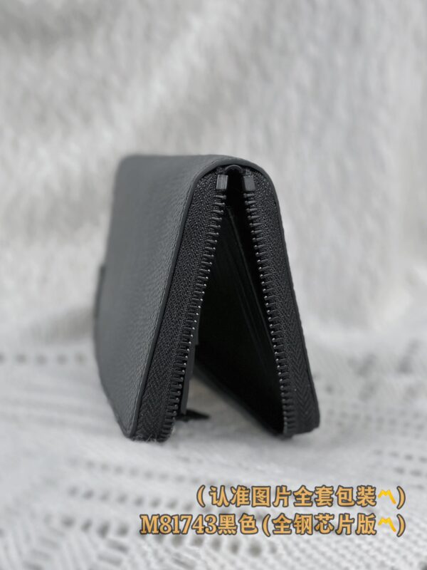 God Factory LV Wallet M81743 Black Size 10 x 20 x 2 cm
