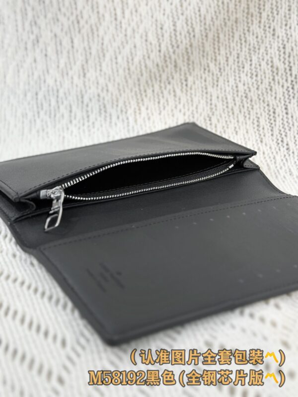 God Factory LV Wallet M58192 Black Size 10 x 19 x 2 cm