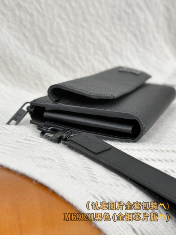 God Factory LV Wallet M69831 Black Size 20x11x2.5 cm