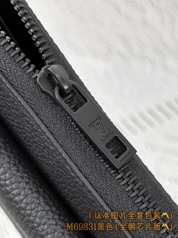 God Factory LV Wallet M69831 Black Size 20x11x2.5 cm